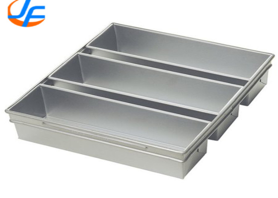 RK Bakeware Cina-Chicago Metallico a 4 cinghie con pacchetto di cannella in rotolo