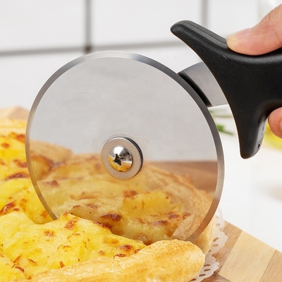 Tagliatrice di pizza in acciaio inossidabile da 10 cm con maniglia Pp rotonda Tagliatrice di pizza in plastica Server